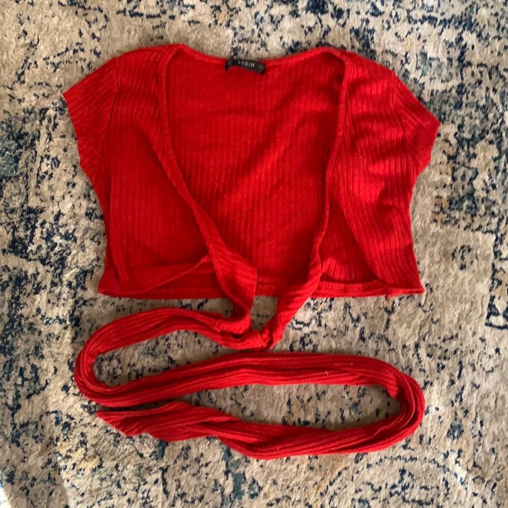 A cropped, tie top with short sleeves. Super comfortable.